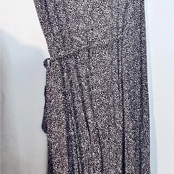 NWOT  MIDI Roxy wrap around dress w/ pockets Sz Large (12) - Picture 3 of 13